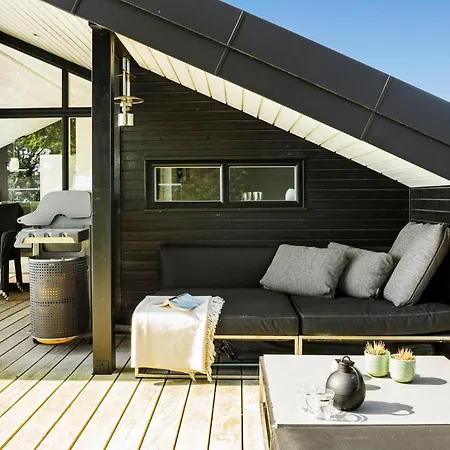 Holiday home 3 Bedroom Awesome In Juelsminde