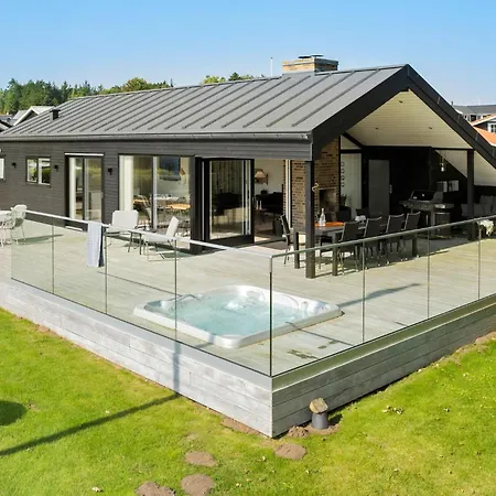 Holiday home 3 Bedroom Awesome In Juelsminde